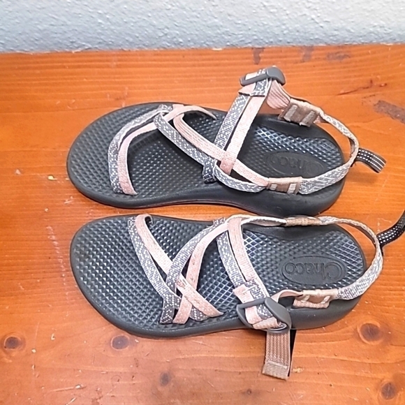 CHACO Z/CLOUD X YOUTH SZ 2 HIKING GRAY/PINK WATERPROOF SANDAL - Picture 4 of 11